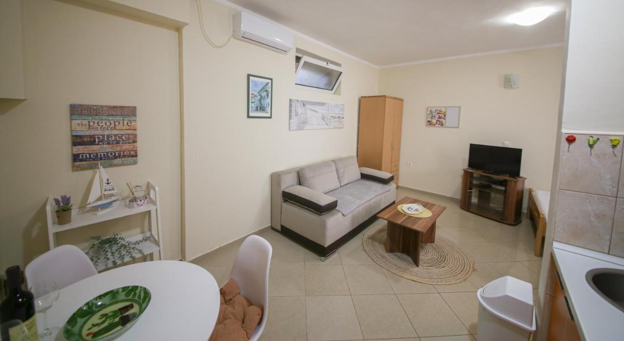 Md Apartments Kotor Bagian luar foto